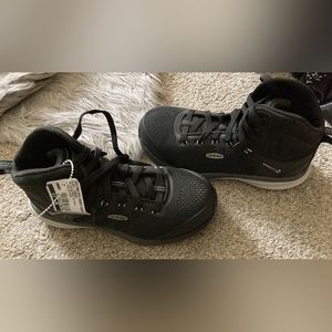 Brand new women’s Keen steel toe shoes